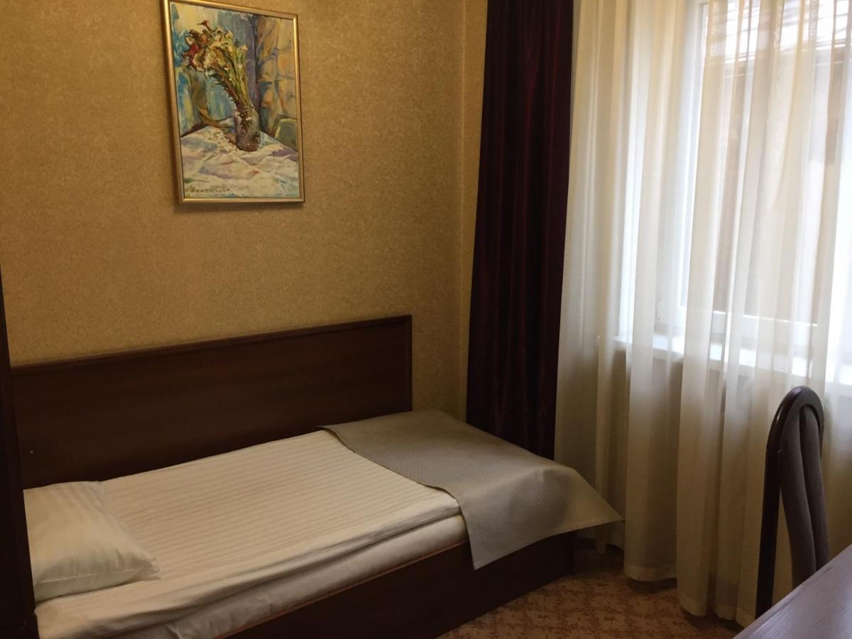 Hotel-Restaurant Lyube Plus Khmelʼnytsʼkyy エクステリア 写真