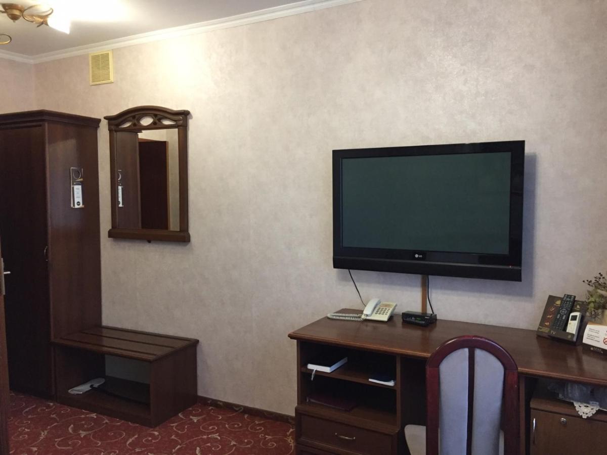Hotel-Restaurant Lyube Plus Khmelʼnytsʼkyy エクステリア 写真