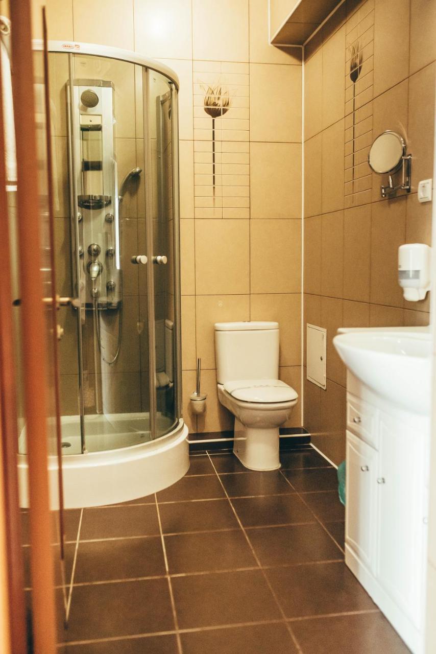 Hotel-Restaurant Lyube Plus Khmelʼnytsʼkyy エクステリア 写真